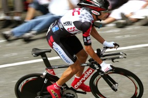 开云官方入口-CS2枪战技巧瞬间制敌，反恐精英2指令